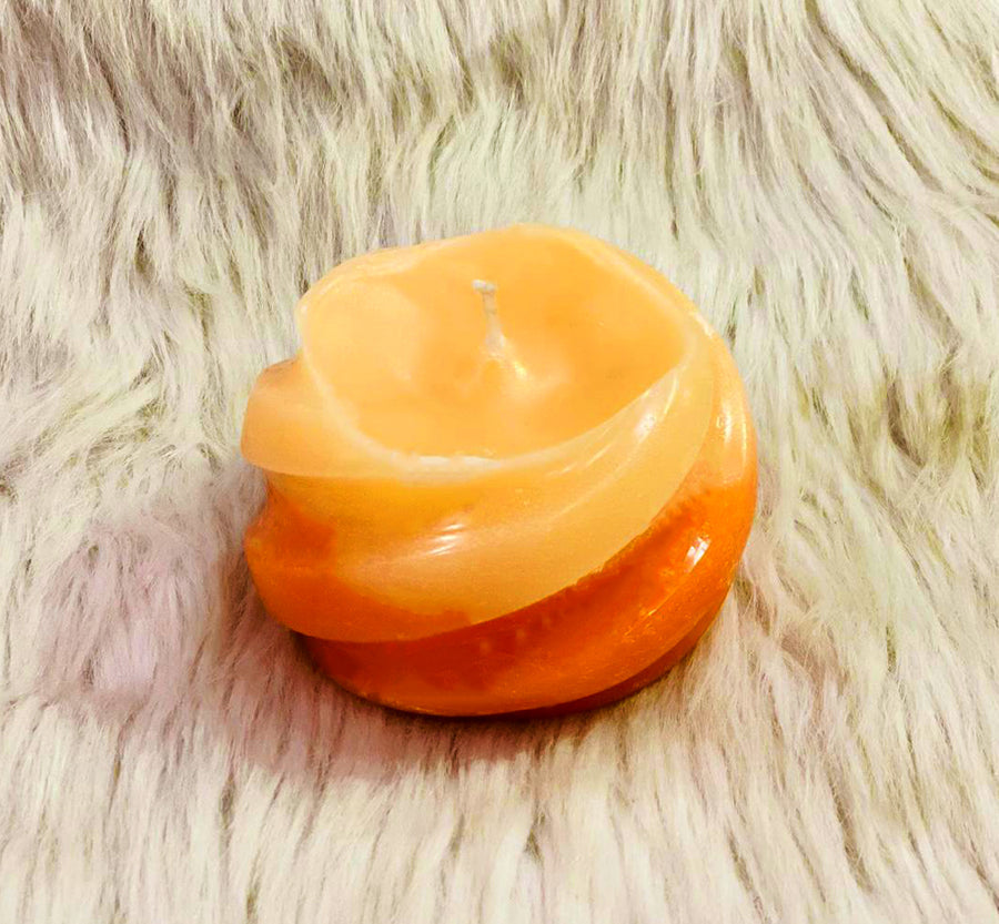 Round curvey fragrance candle