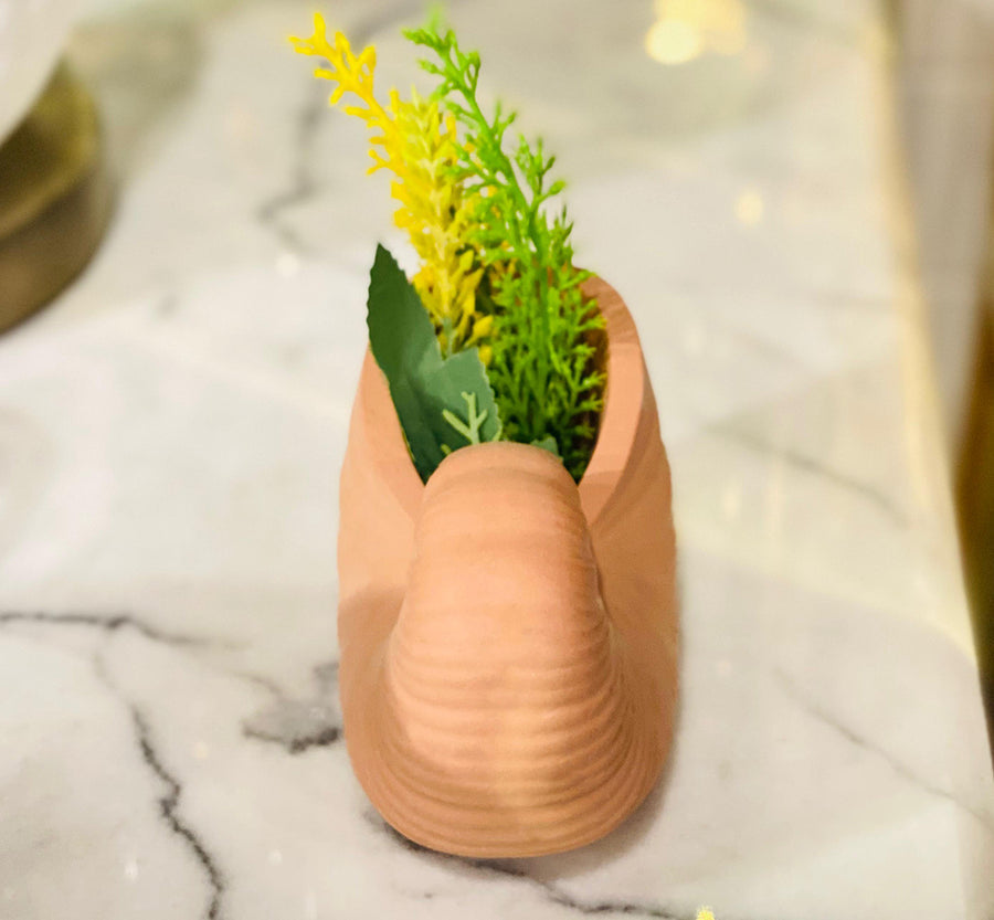 Mini seashell concrete vase with filler