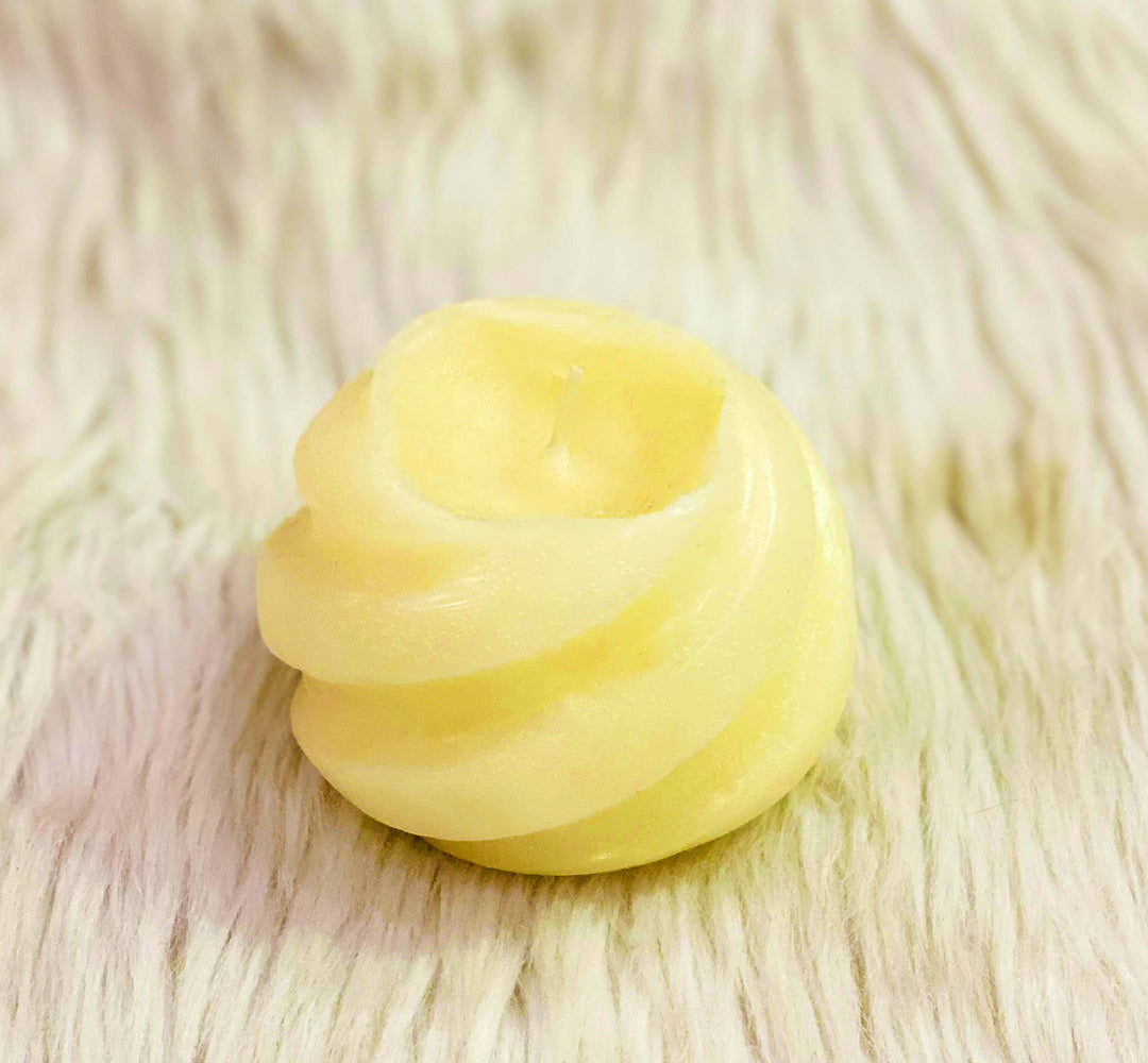 Round curvey fragrance candle