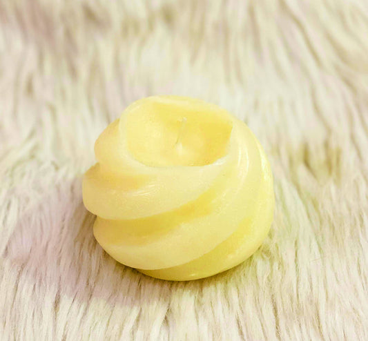 Round curvey fragrance candle