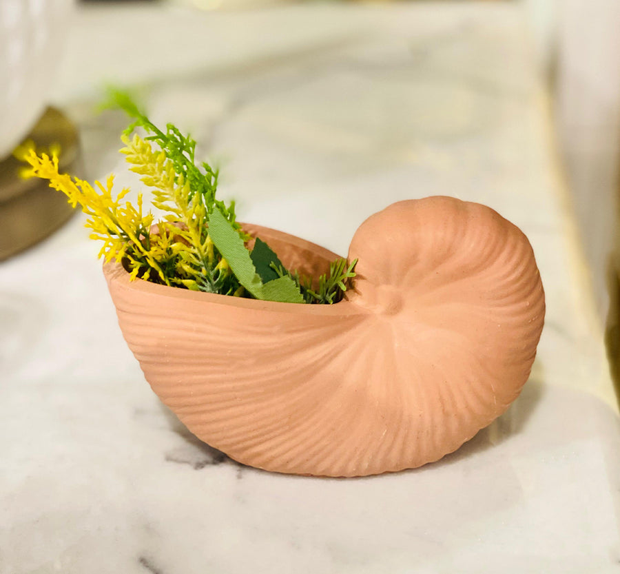 Mini seashell concrete vase with filler